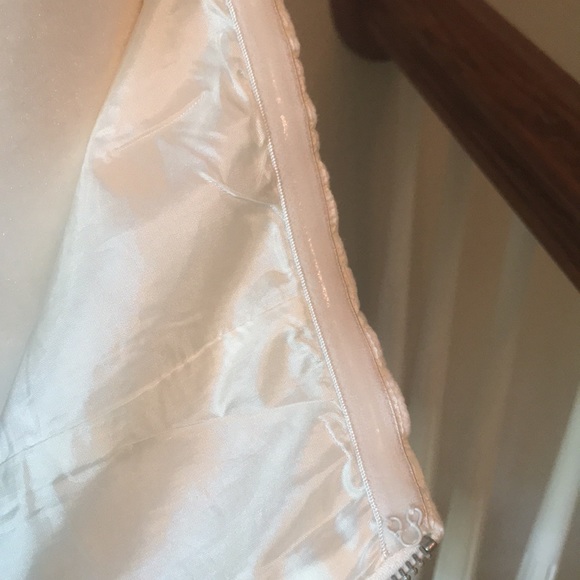 White Strapless Lace Textured Fitted Romper With Zipper Closure Size Medium - Picture 9 of 9